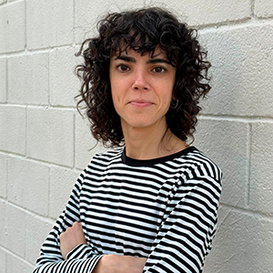 Foto mirando a cámara de Maria Pérez, responsable de Comunicación de FEPA.